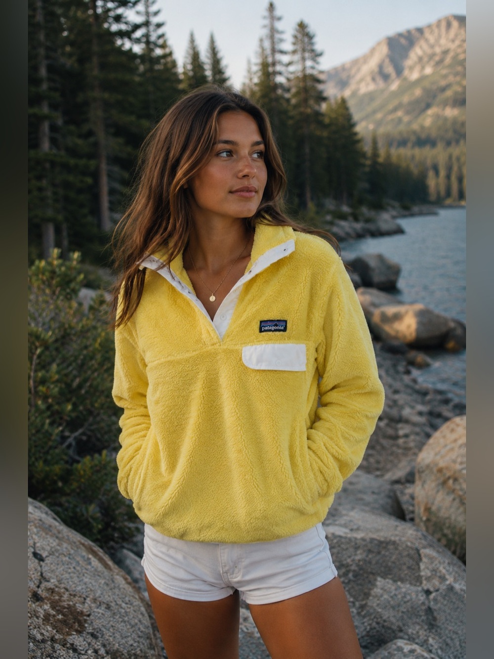 Women’s medium yellow and white pullover fleece jacket coat Patagonia winter